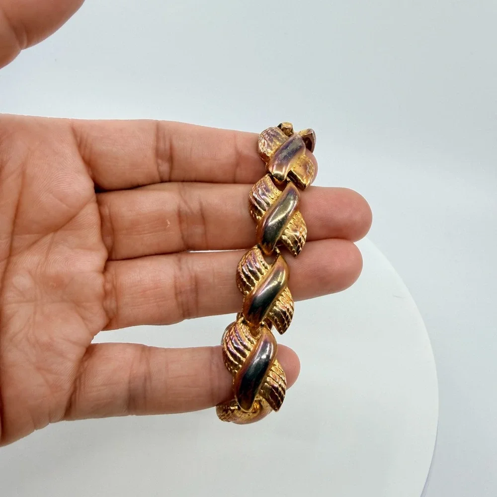Vintage‎ Crown Trifari Gold Tone Brushed Leaf Link Bracelet Textured Mid Century